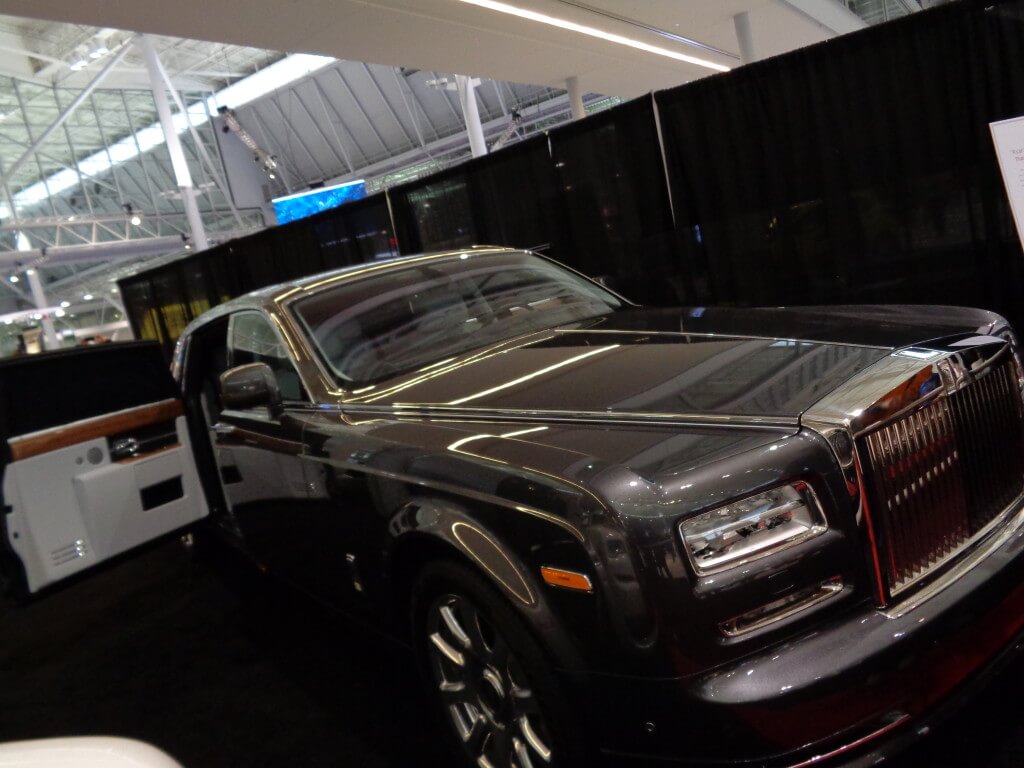 Hiring airport car service to Boston? Find how competition helps you to have a lighter wallet;